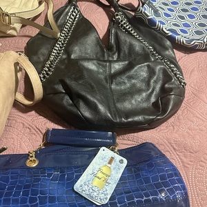 Bolsos nuevos y usados a $10 cada una